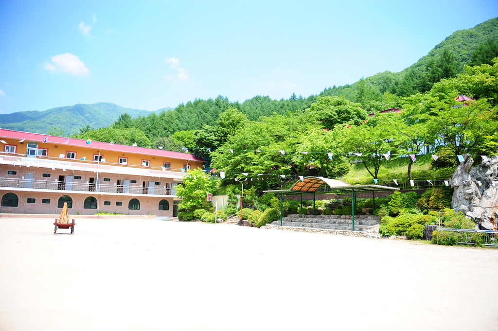 경기_가평군_용두암청소년수련장_수련장운동장1.JPG